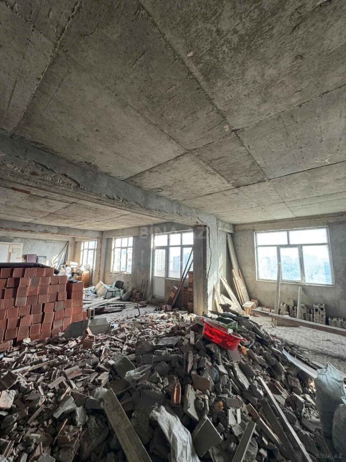 Satılır 5 otaqlı mənzil 340 m²