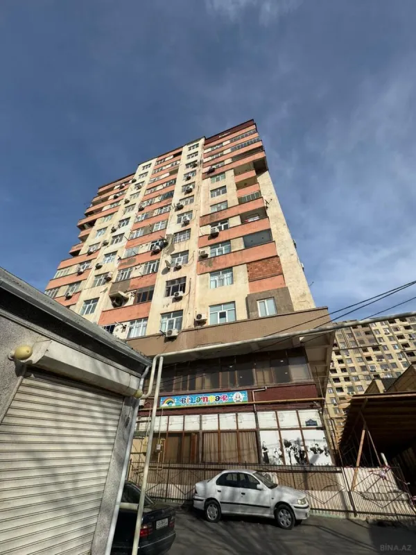 Satılır 5 otaqlı mənzil 340 m²