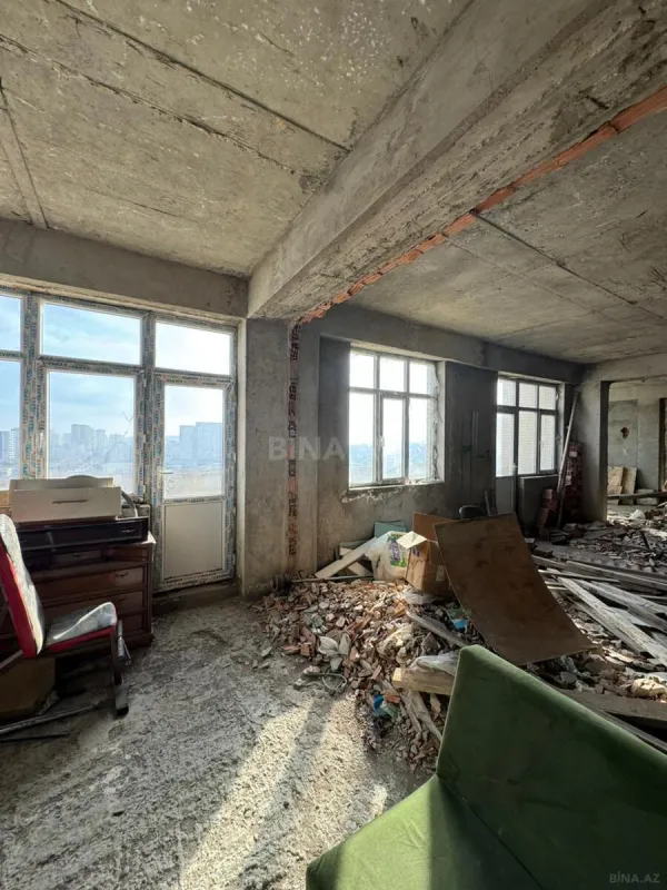 Satılır 5 otaqlı mənzil 340 m²