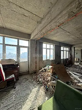 Satılır 5 otaqlı mənzil 340 m²