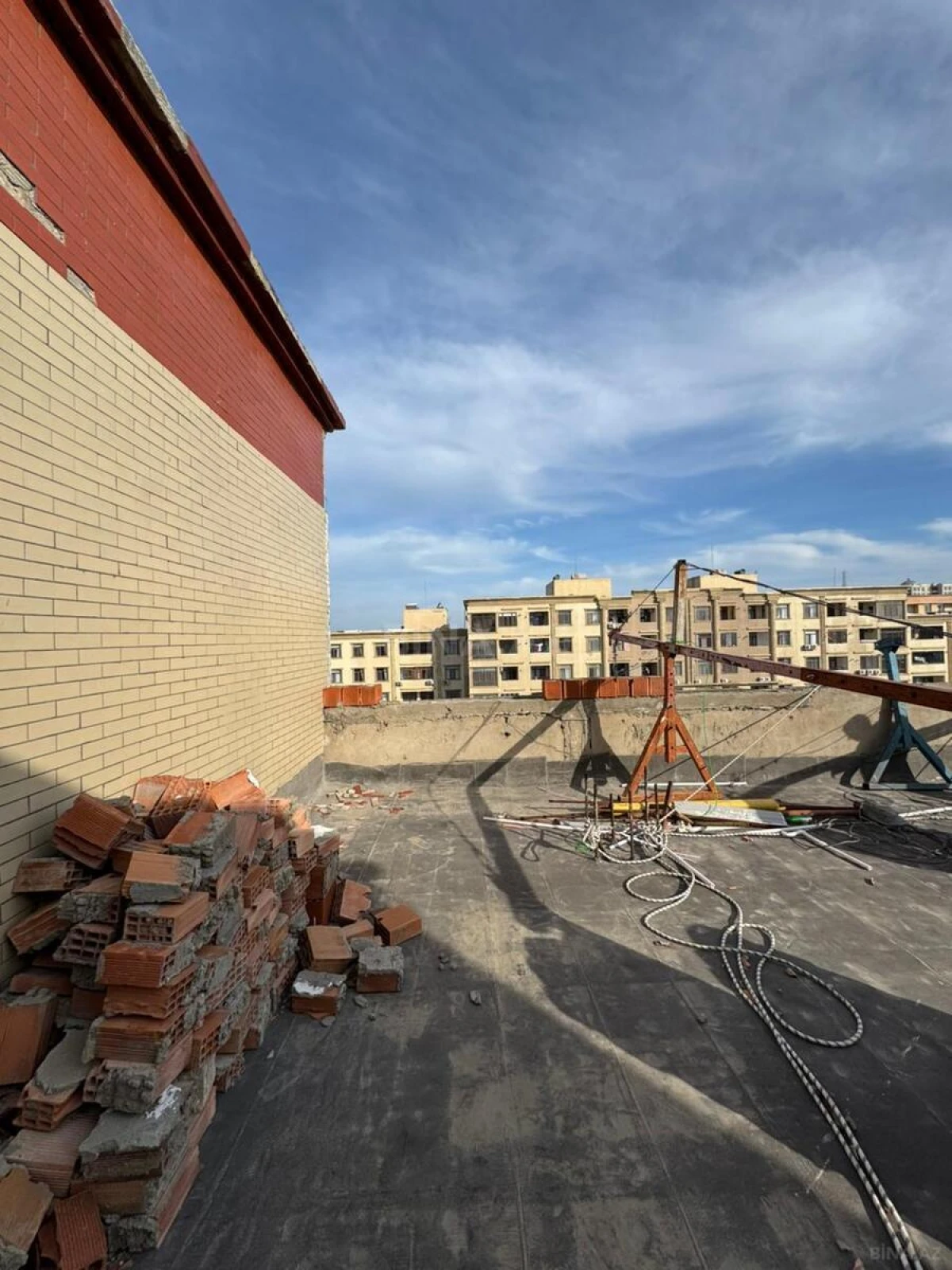 Satılır 5 otaqlı mənzil 340 m²