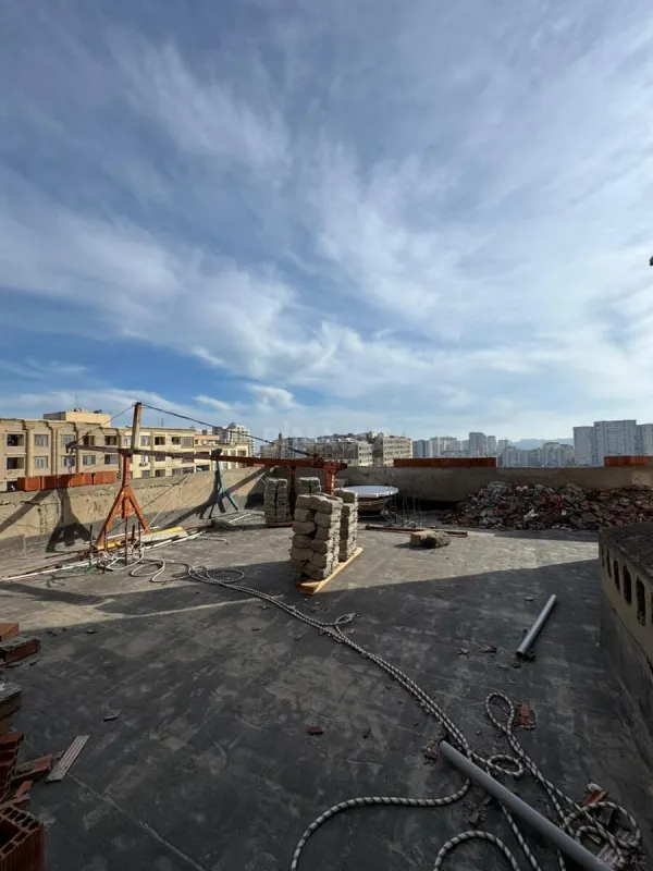 Satılır 5 otaqlı mənzil 340 m²