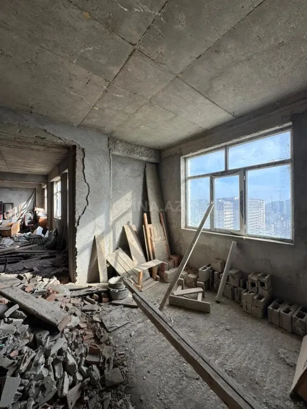 Satılır 5 otaqlı mənzil 340 m²