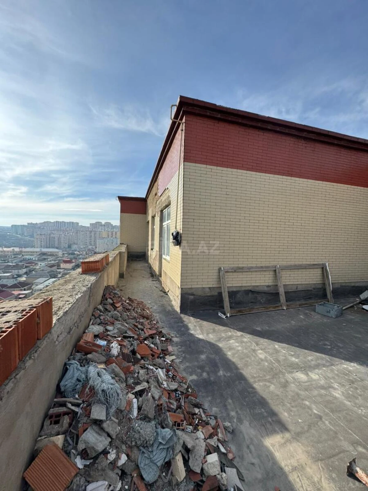 Satılır 5 otaqlı mənzil 340 m²