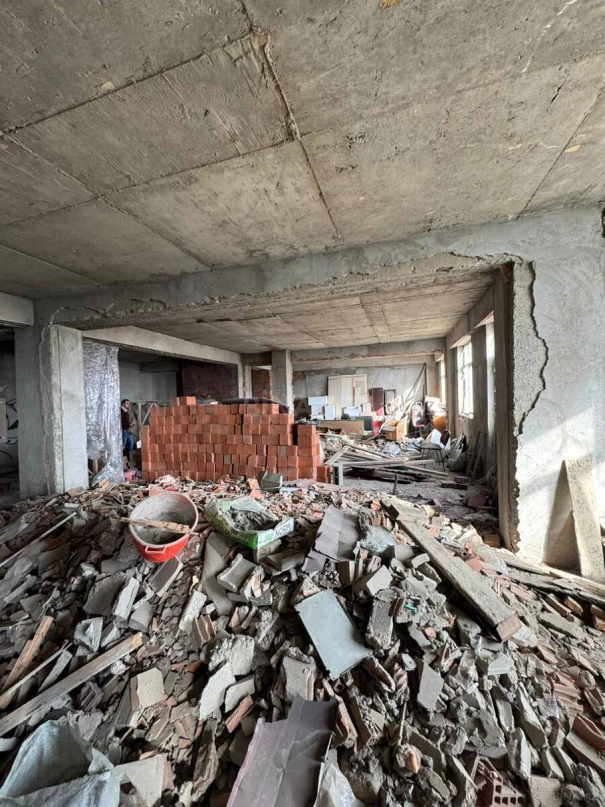 Satılır 5 otaqlı mənzil 340 m²