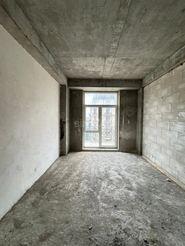 Satılır 5 otaqlı mənzil 340 m²