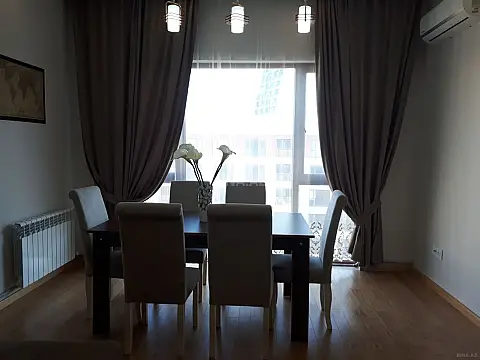Kirayə verilir 2 otaqlı mənzil 73 m²