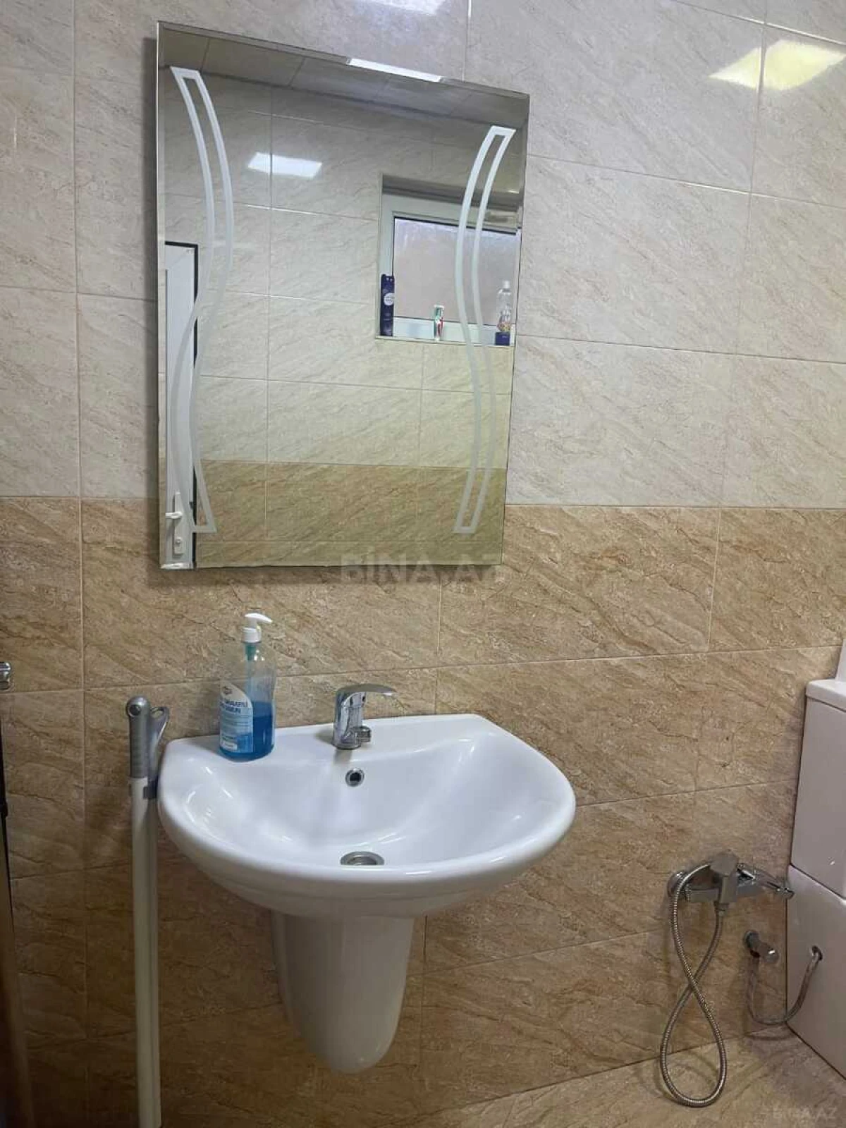 Kirayə verilir 2 otaqlı mənzil 60 m²