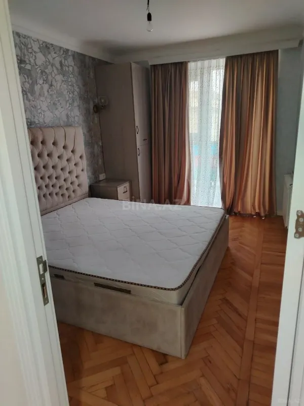 Kirayə verilir 2 otaqlı mənzil 75 m²