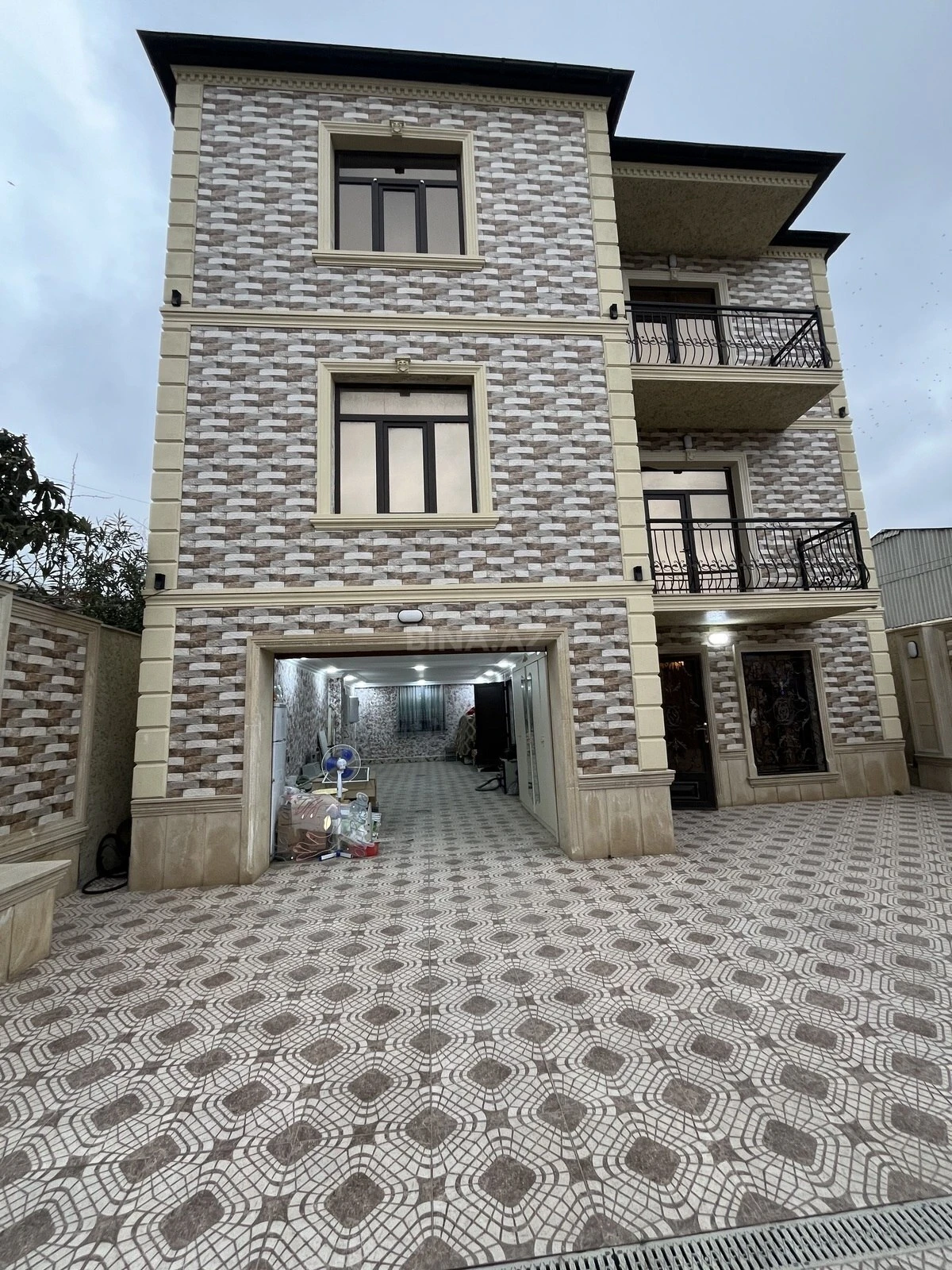 Satılır 6 otaqlı həyət evi 300 m²