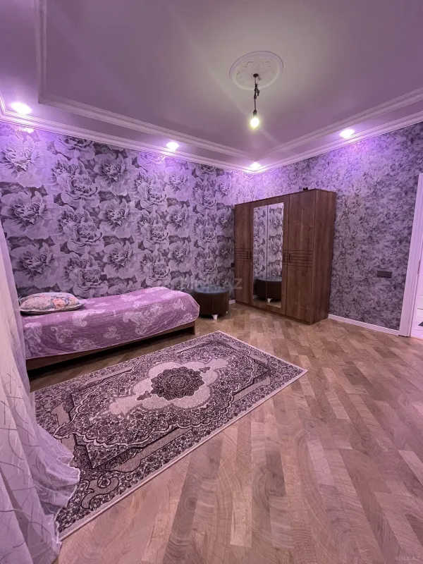 Satılır 6 otaqlı həyət evi 300 m²