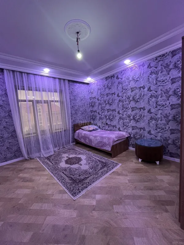 Satılır 6 otaqlı həyət evi 300 m²