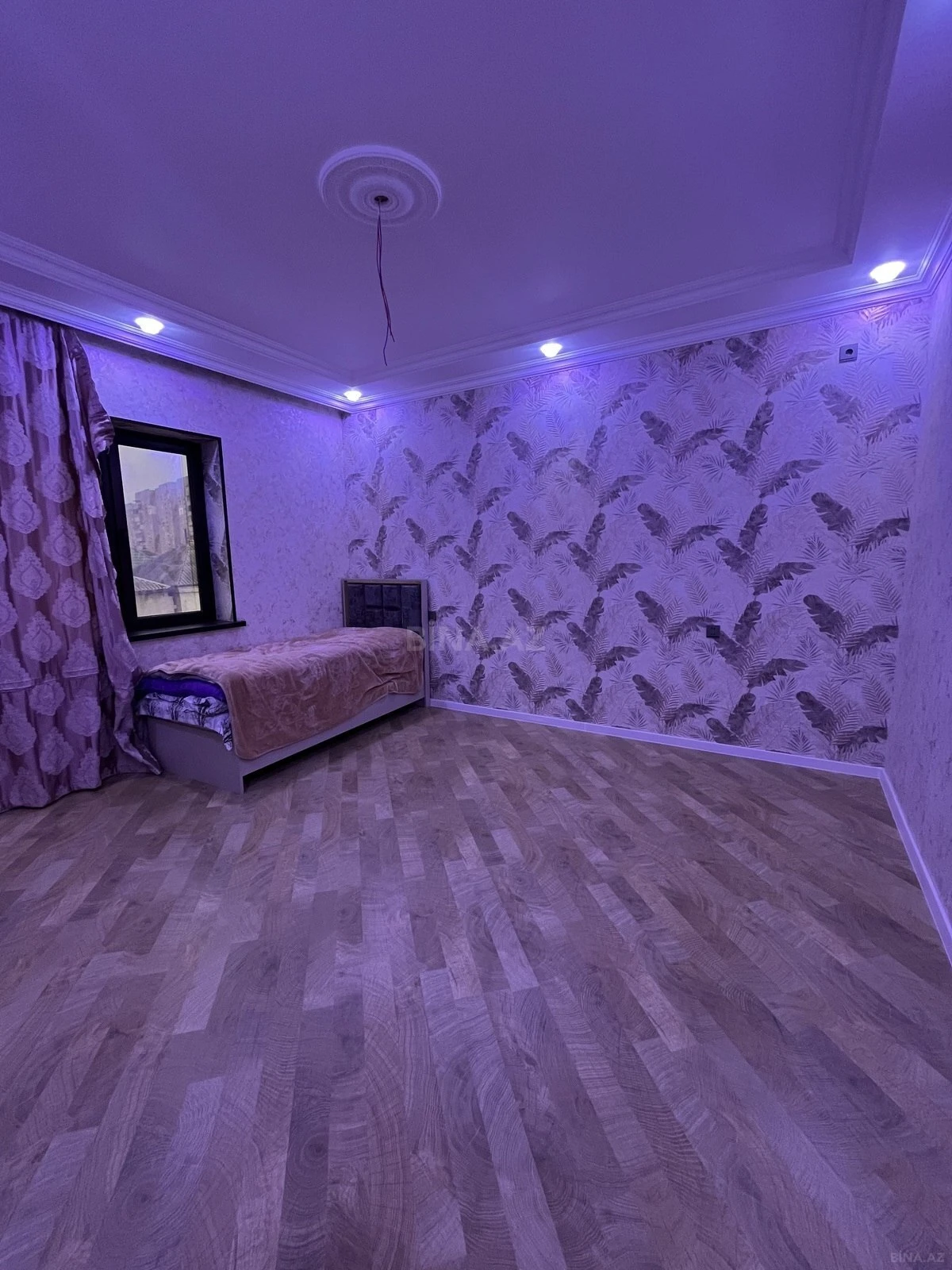 Satılır 6 otaqlı həyət evi 300 m²