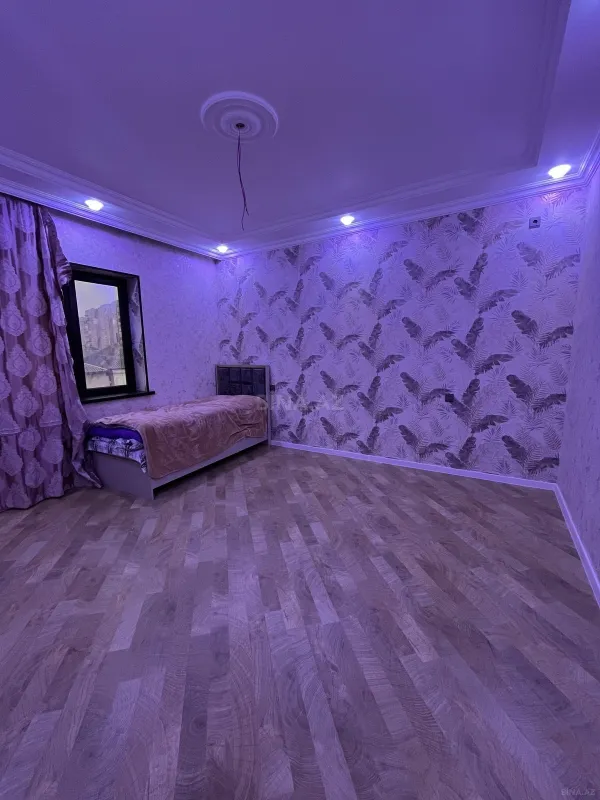 Satılır 6 otaqlı həyət evi 300 m²