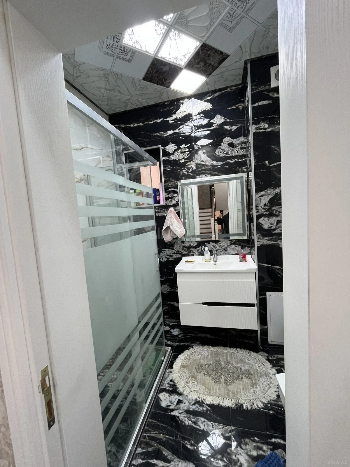 Satılır 6 otaqlı həyət evi 300 m²