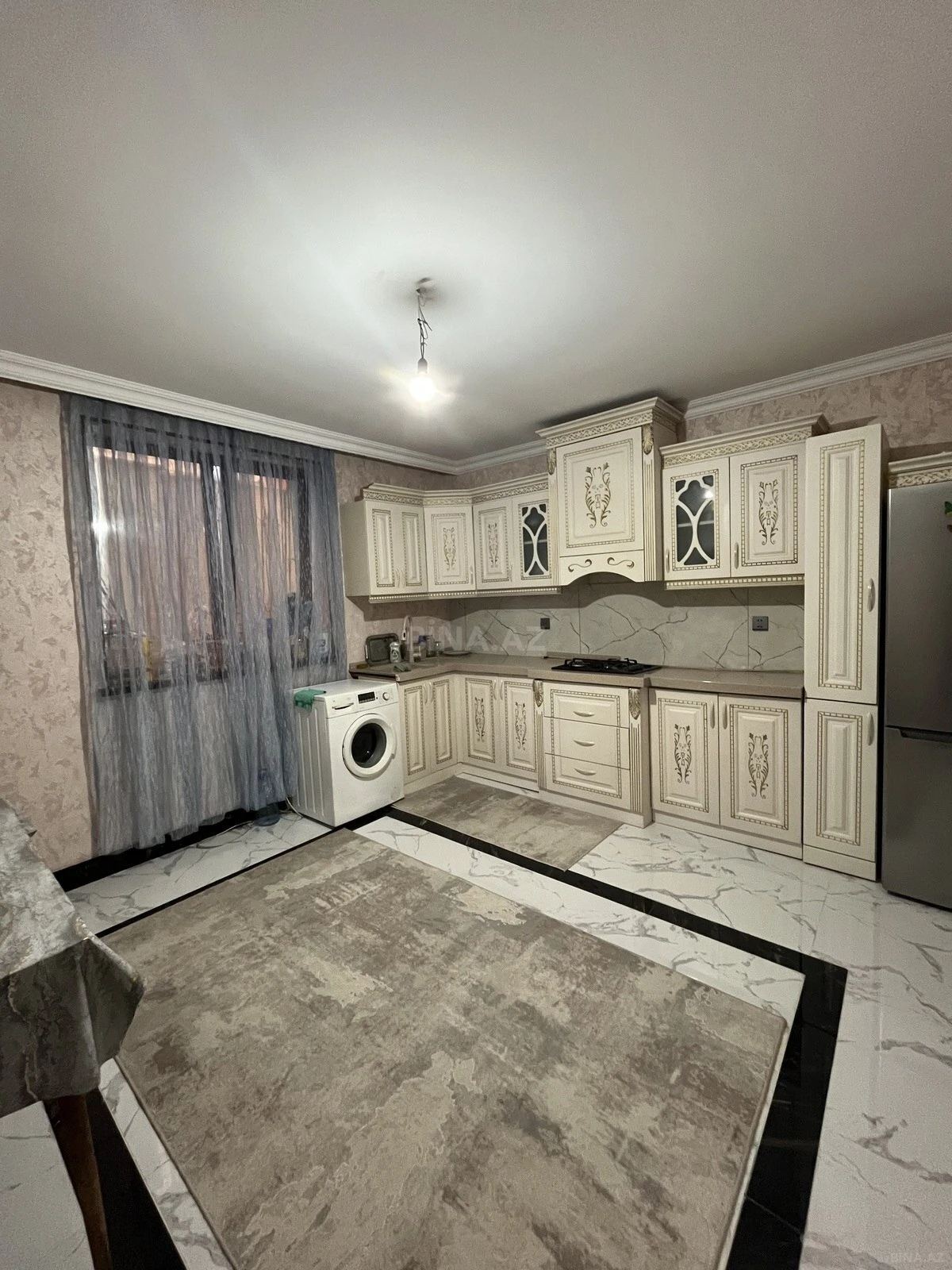 Satılır 6 otaqlı həyət evi 300 m²