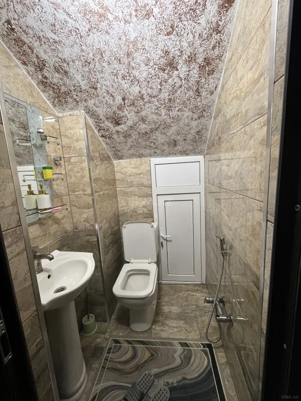 Satılır 6 otaqlı həyət evi 300 m²