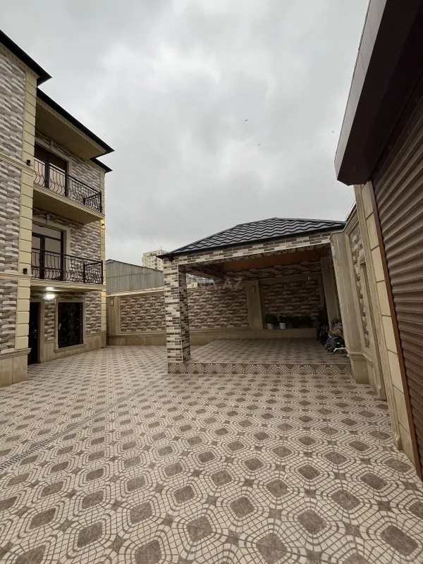 Satılır 6 otaqlı həyət evi 300 m²