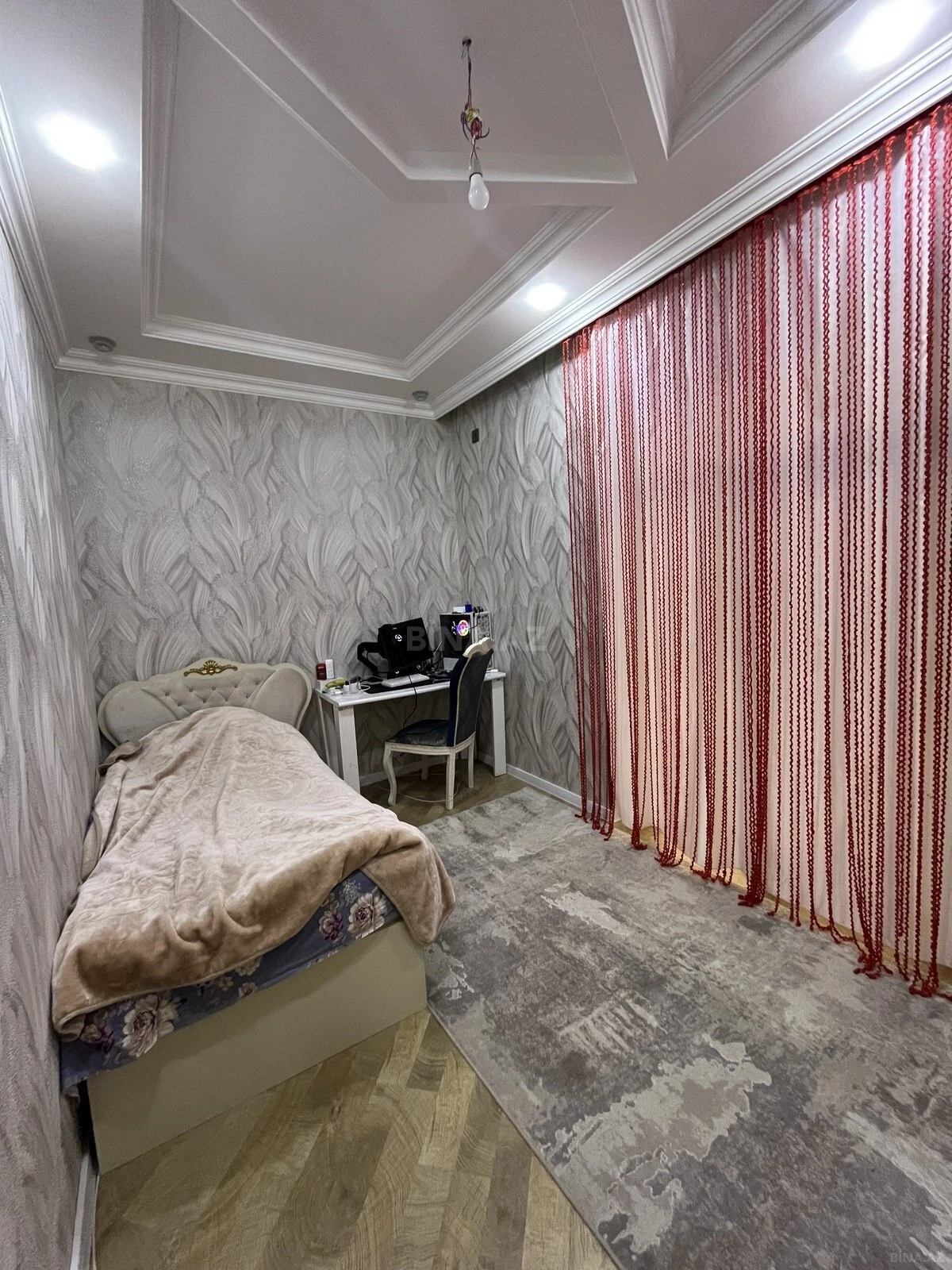 Satılır 6 otaqlı həyət evi 300 m²