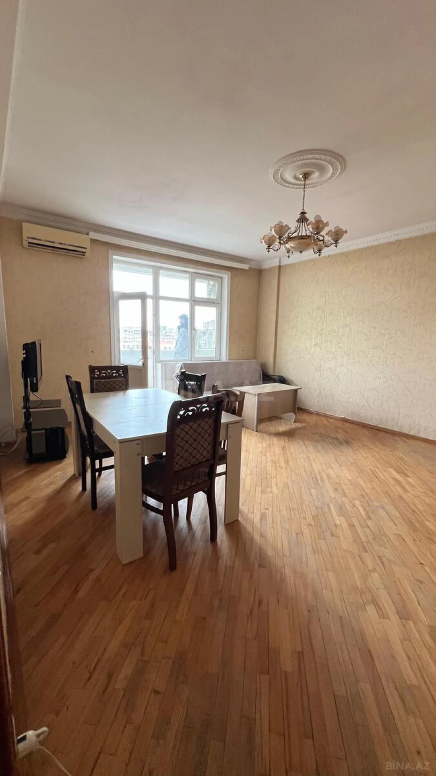 Kirayə verilir 3 otaqlı mənzil 140 m²