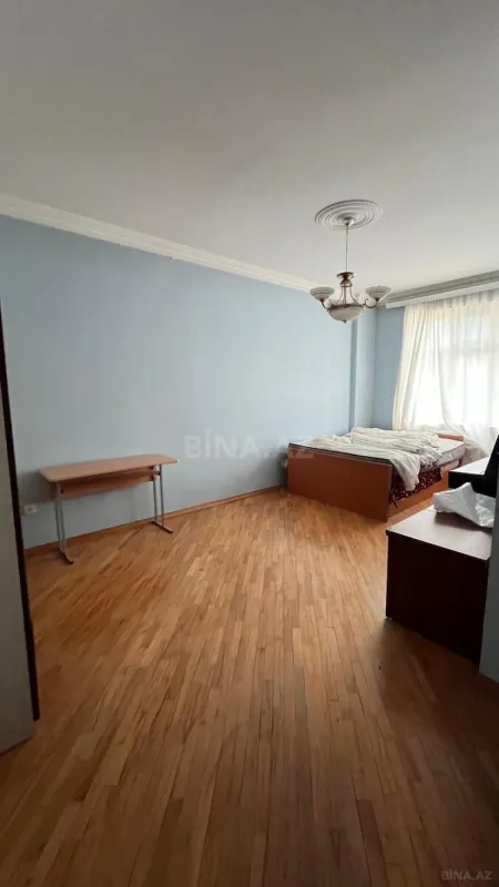 Kirayə verilir 3 otaqlı mənzil 140 m²