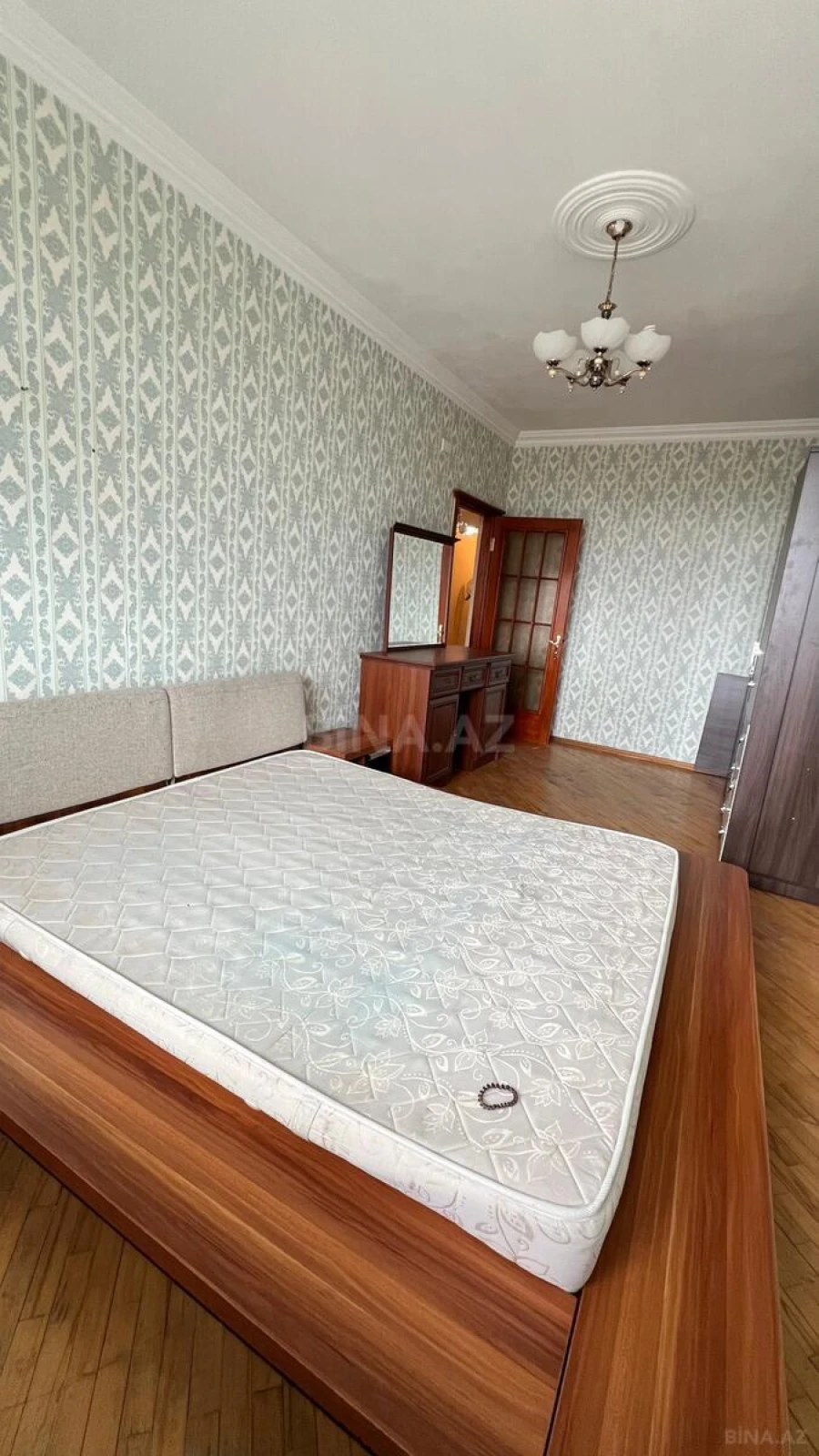 Kirayə verilir 3 otaqlı mənzil 140 m²