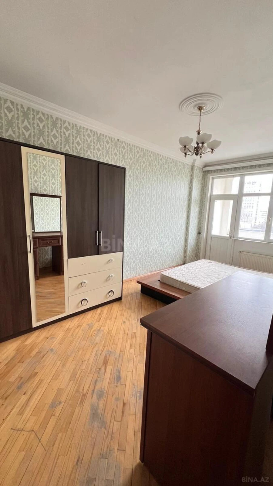 Kirayə verilir 3 otaqlı mənzil 140 m²