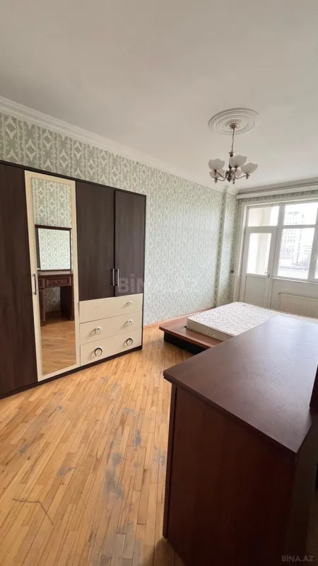 Kirayə verilir 3 otaqlı mənzil 140 m²