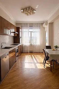 Satılır 3 otaqlı mənzil 122 m²