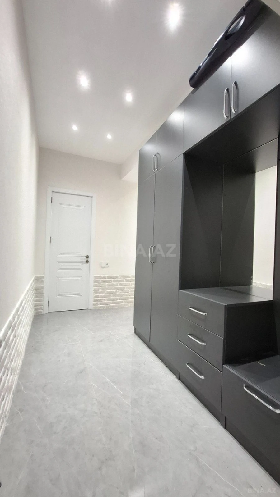 Satılır 2 otaqlı mənzil 60 m²