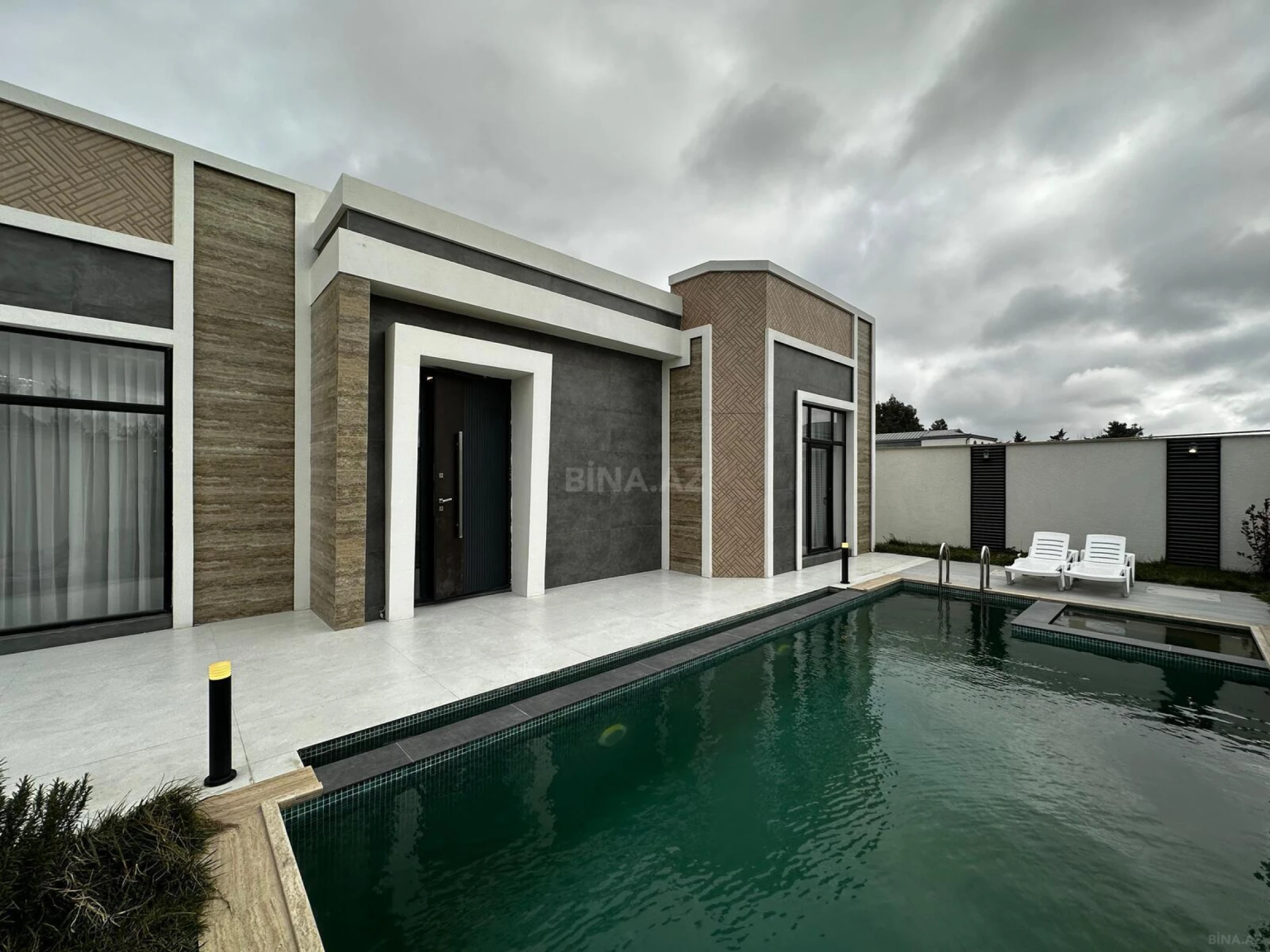 Satılır 5 otaqlı həyət evi 220 m²