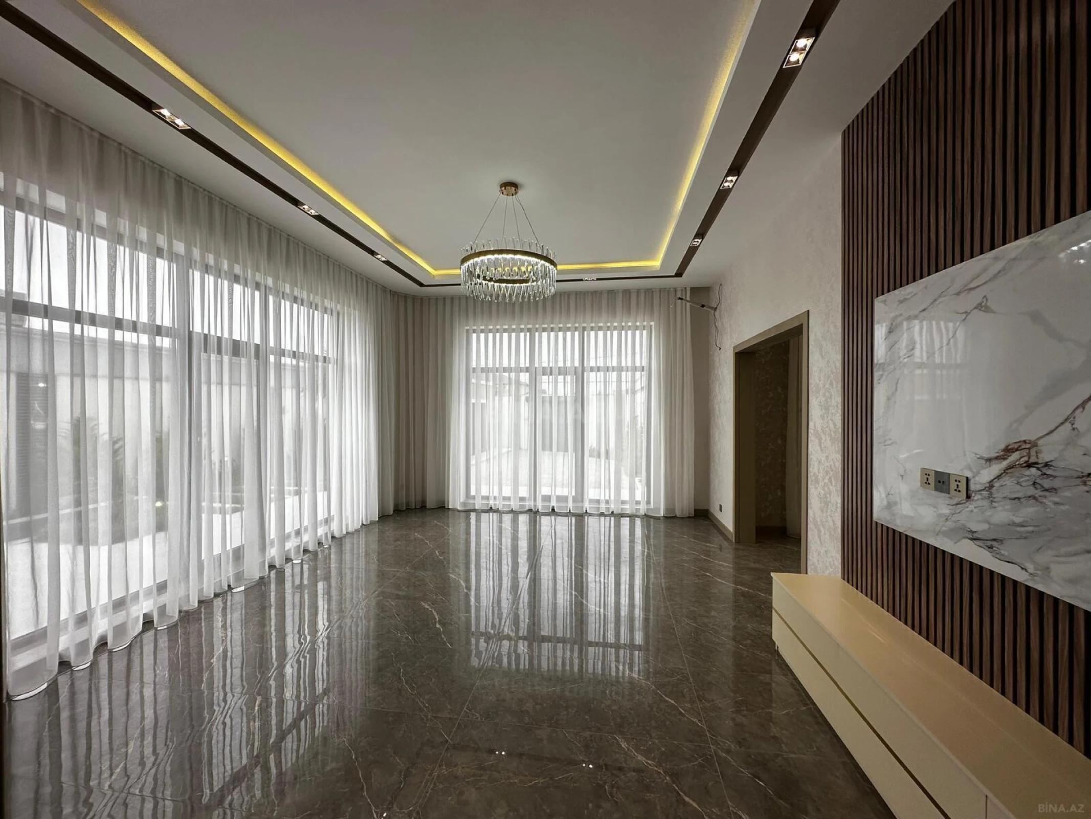Satılır 5 otaqlı həyət evi 220 m²