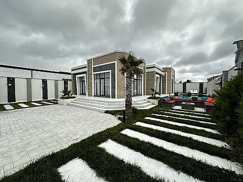 Satılır 5 otaqlı həyət evi 220 m²