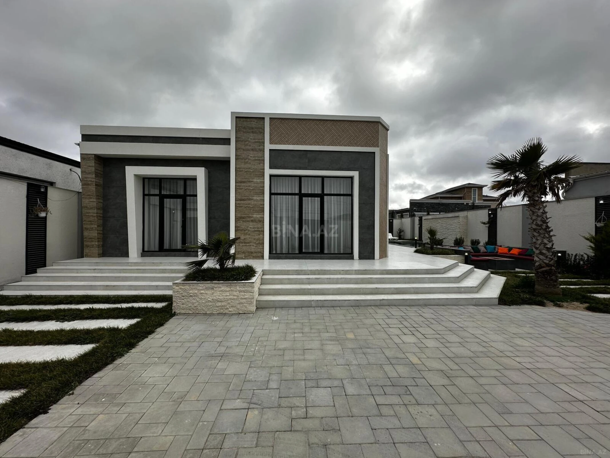 Satılır 5 otaqlı həyət evi 220 m²