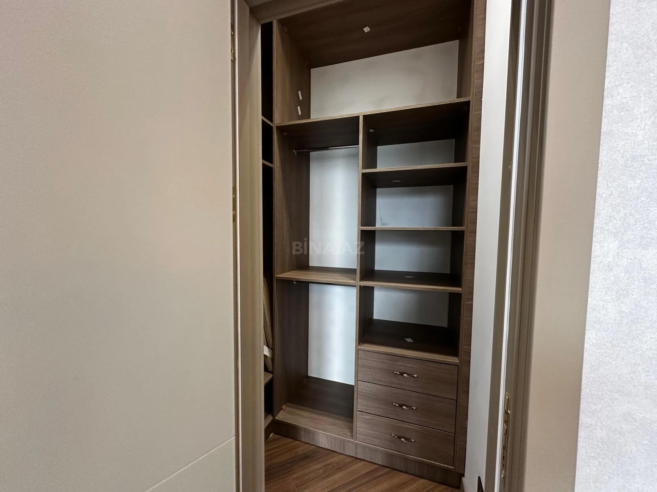 Satılır 5 otaqlı həyət evi 220 m²