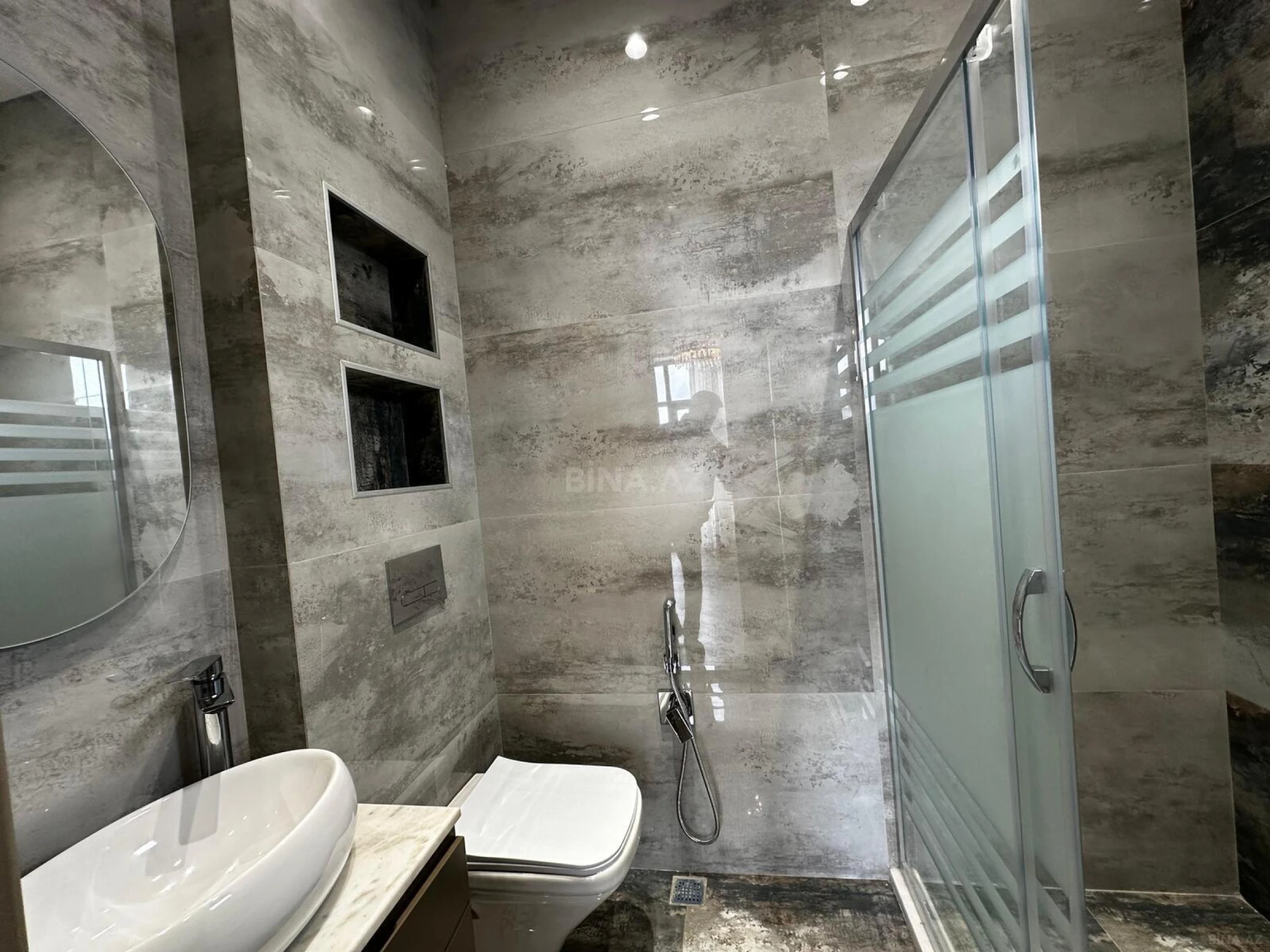 Satılır 5 otaqlı həyət evi 220 m²