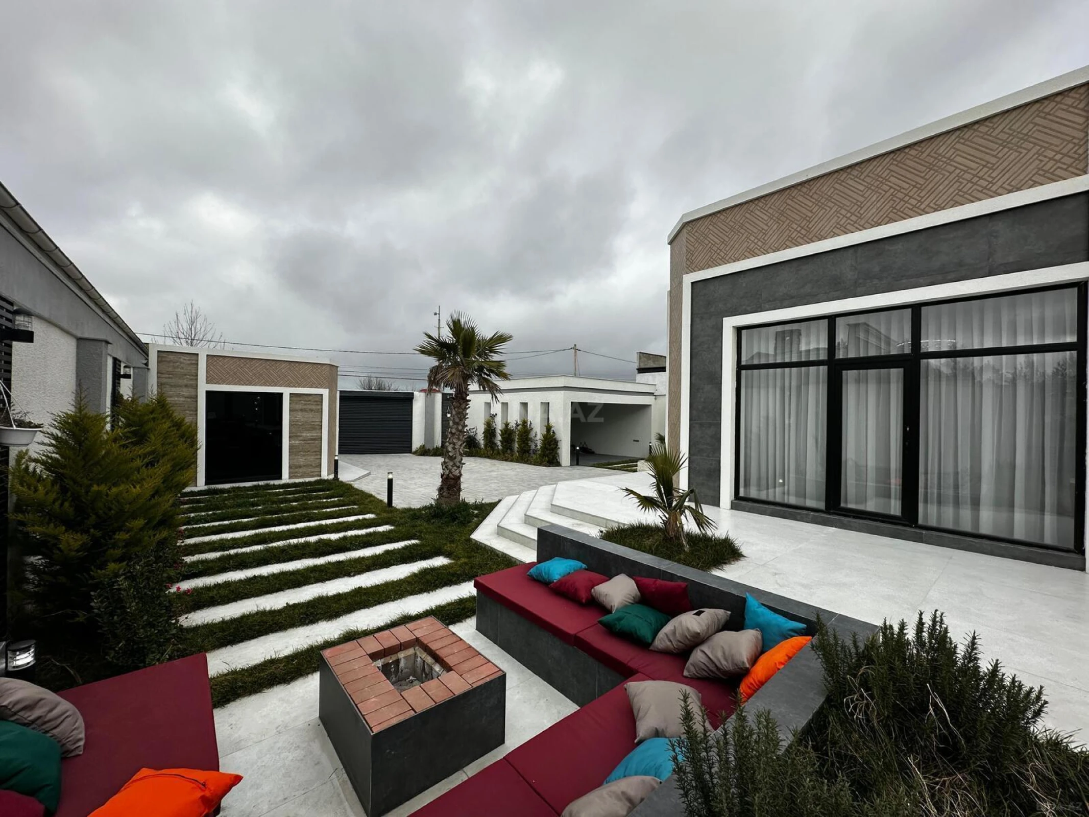 Satılır 5 otaqlı həyət evi 220 m²