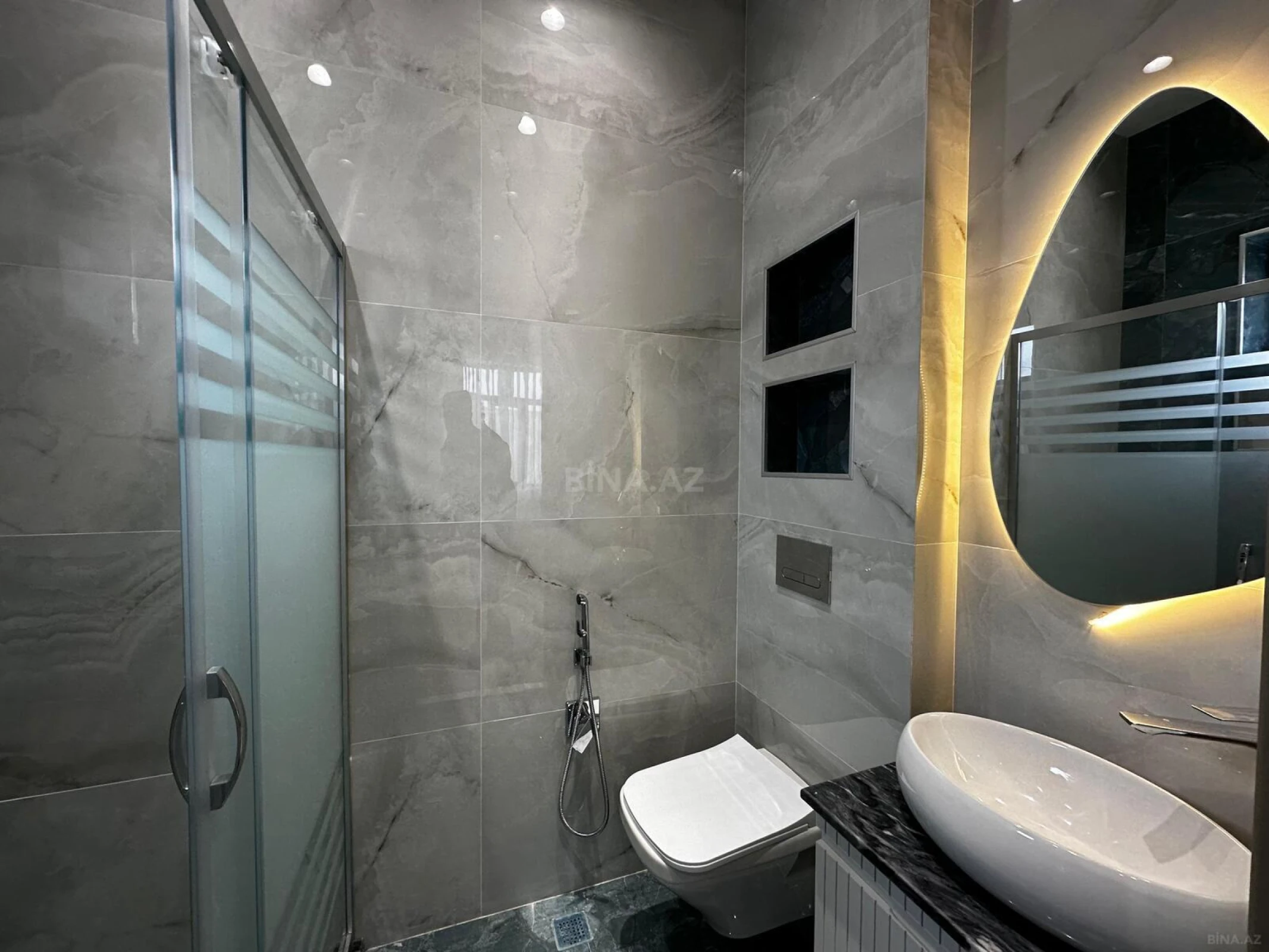 Satılır 5 otaqlı həyət evi 220 m²