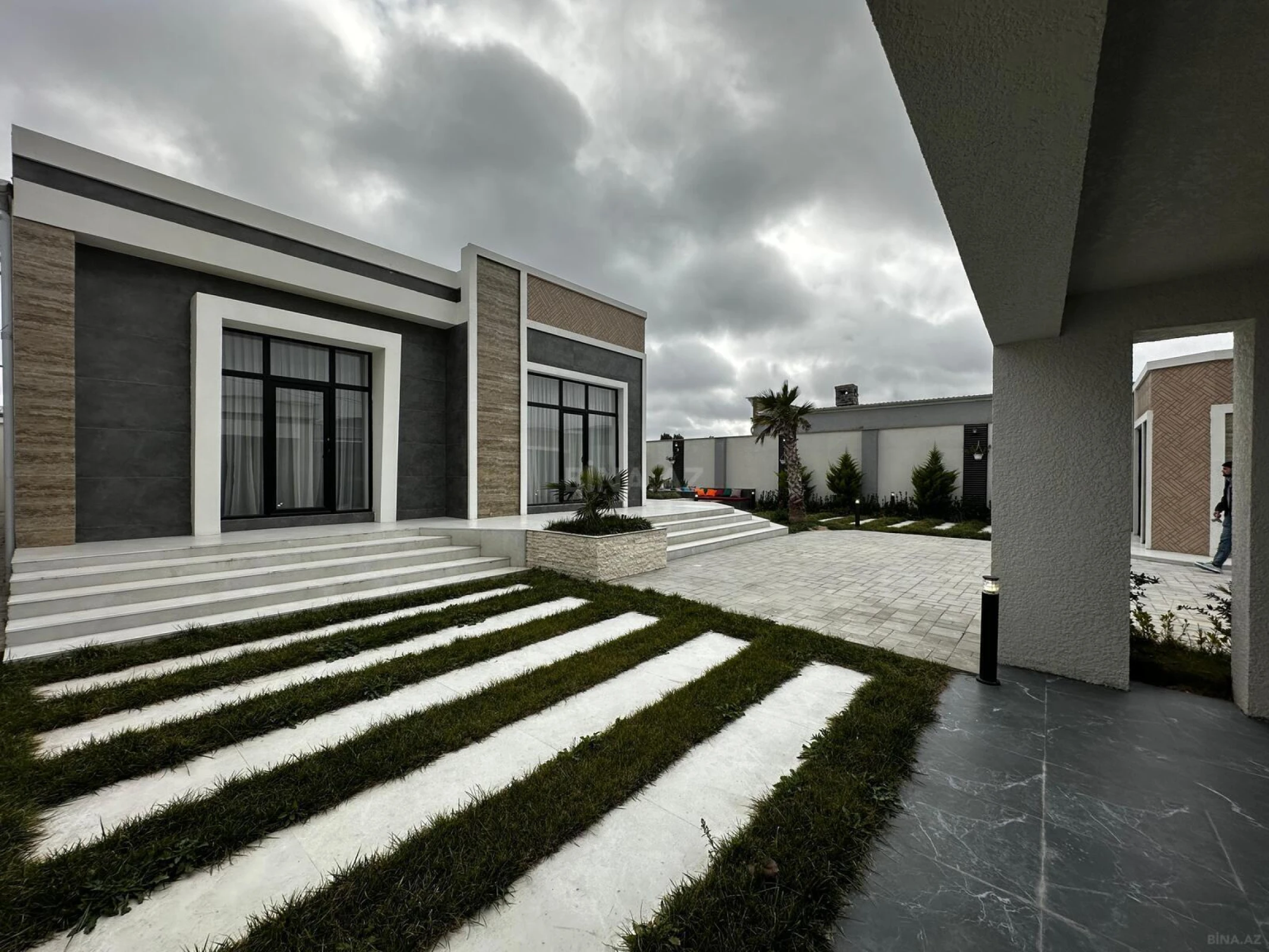 Satılır 5 otaqlı həyət evi 220 m²