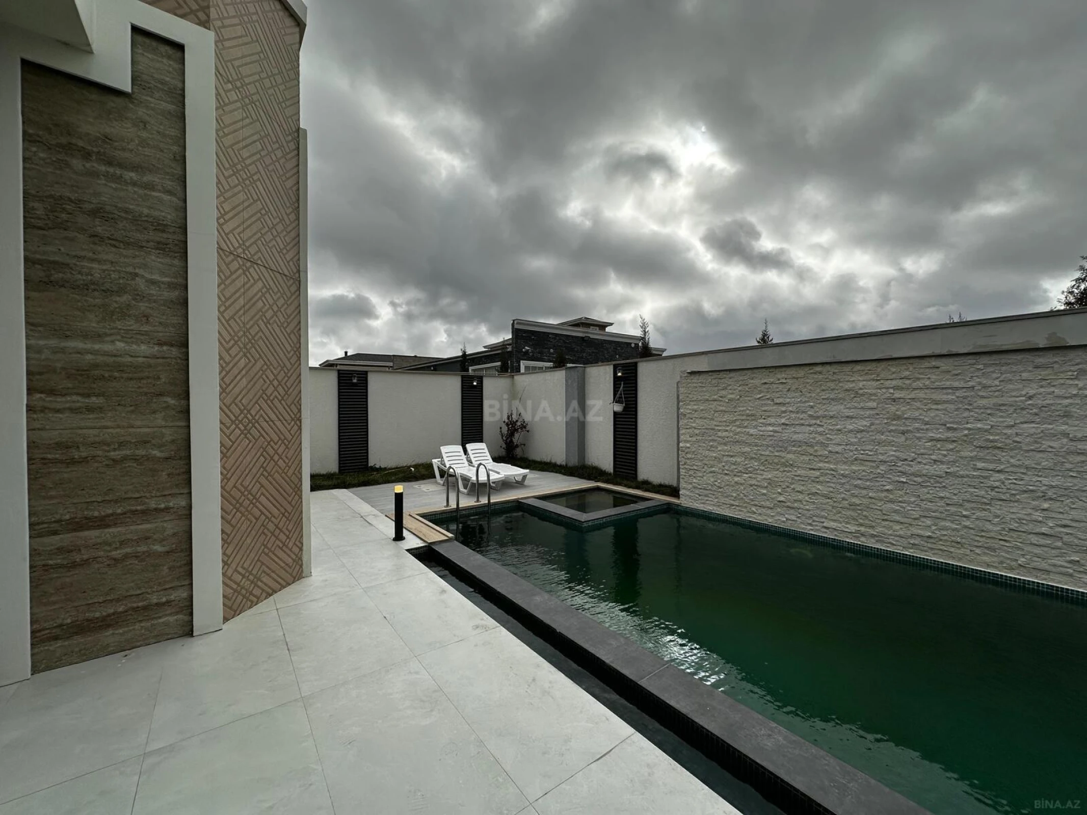 Satılır 5 otaqlı həyət evi 220 m²