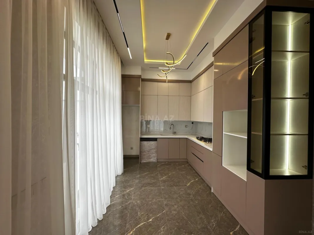 Satılır 5 otaqlı həyət evi 220 m²