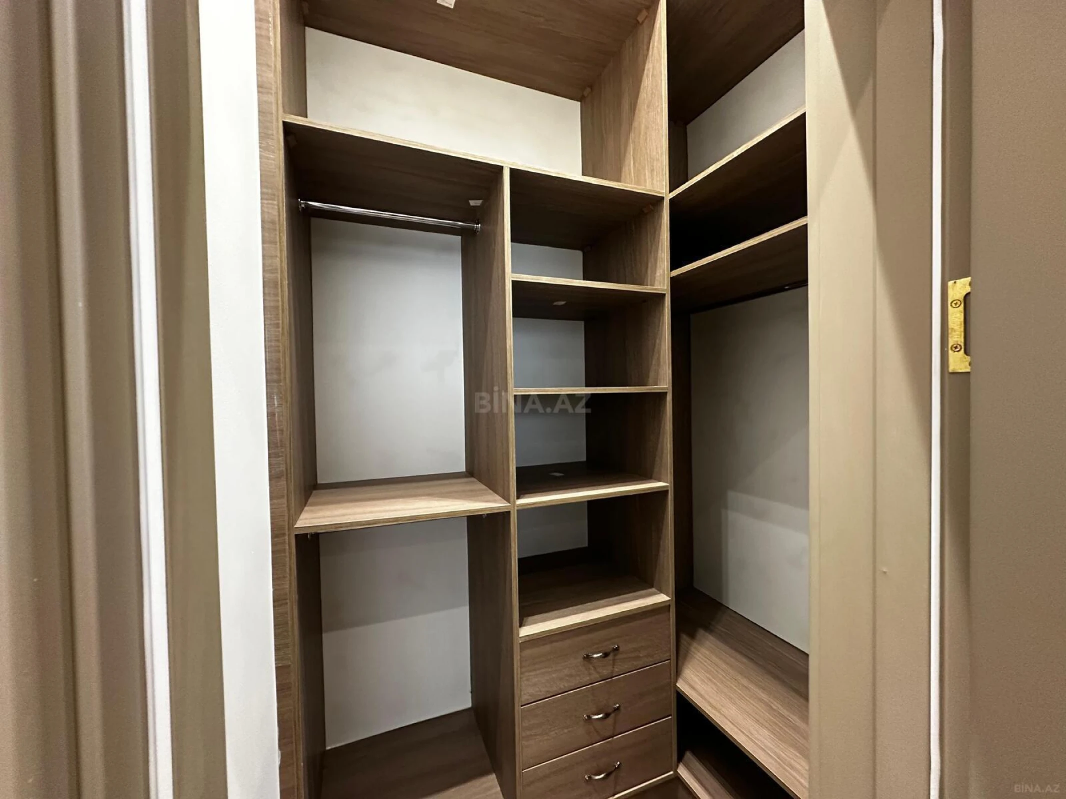 Satılır 5 otaqlı həyət evi 220 m²