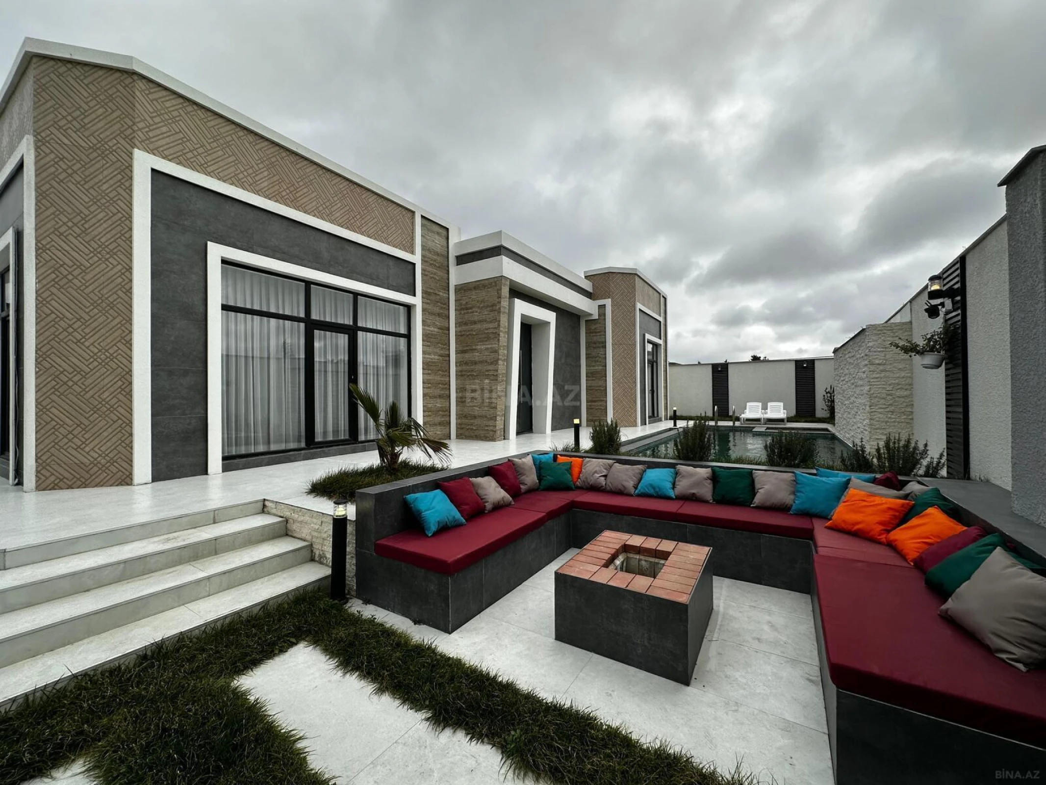 Satılır 5 otaqlı həyət evi 220 m²