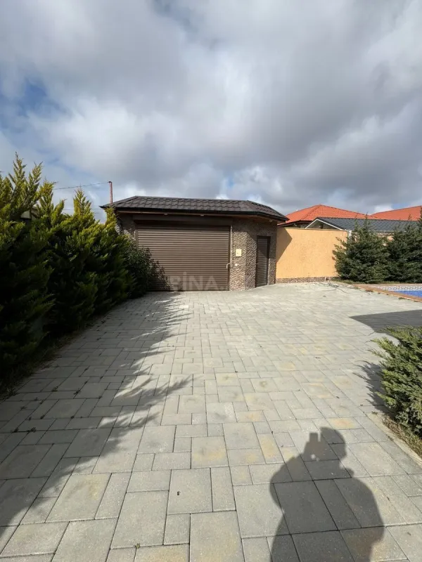 Satılır 4 otaqlı həyət evi 190 m²