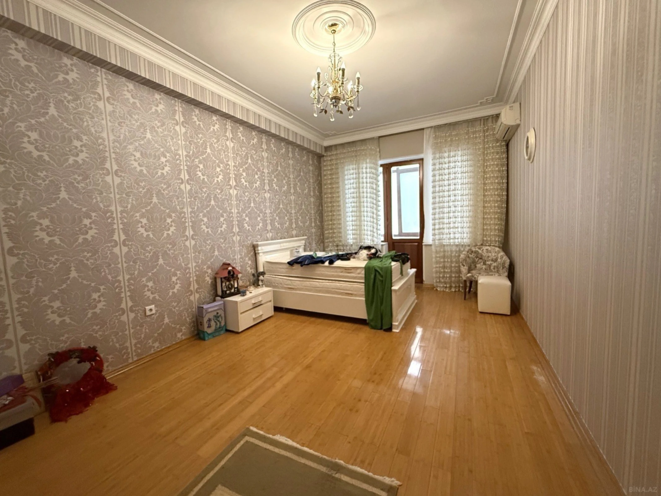 Satılır 4 otaqlı mənzil 222.3 m²