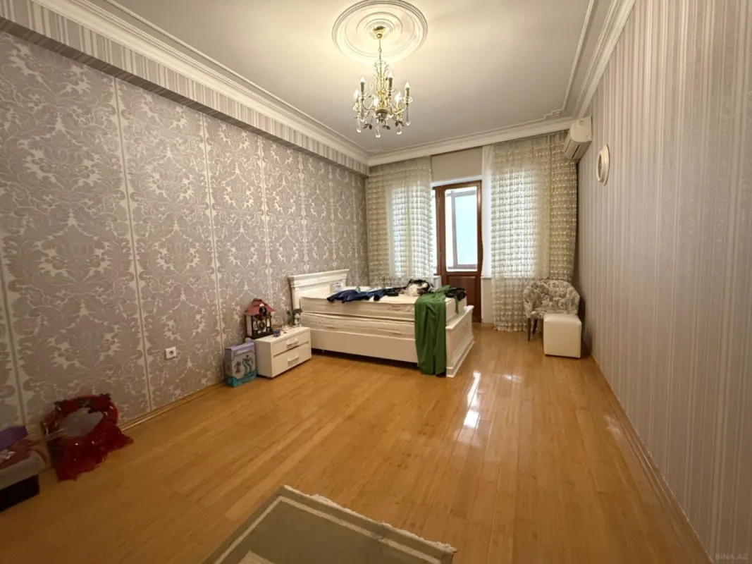 Satılır 4 otaqlı mənzil 222.3 m²
