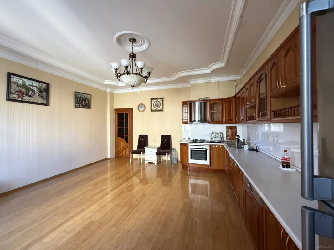 Satılır 4 otaqlı mənzil 222.3 m²