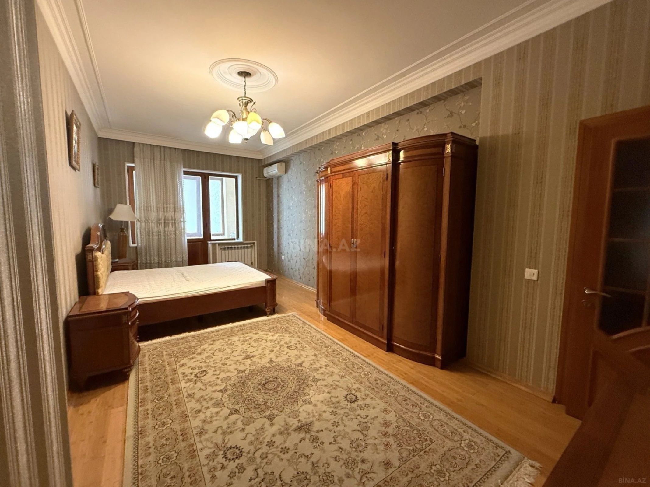 Satılır 4 otaqlı mənzil 222.3 m²
