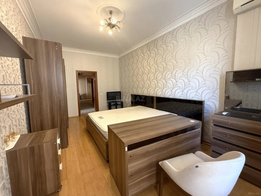 Satılır 4 otaqlı mənzil 222.3 m²