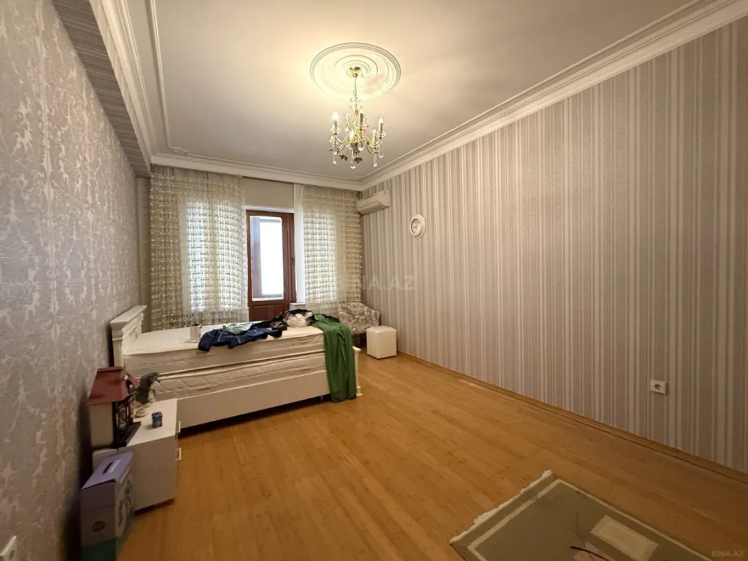 Satılır 4 otaqlı mənzil 222.3 m²